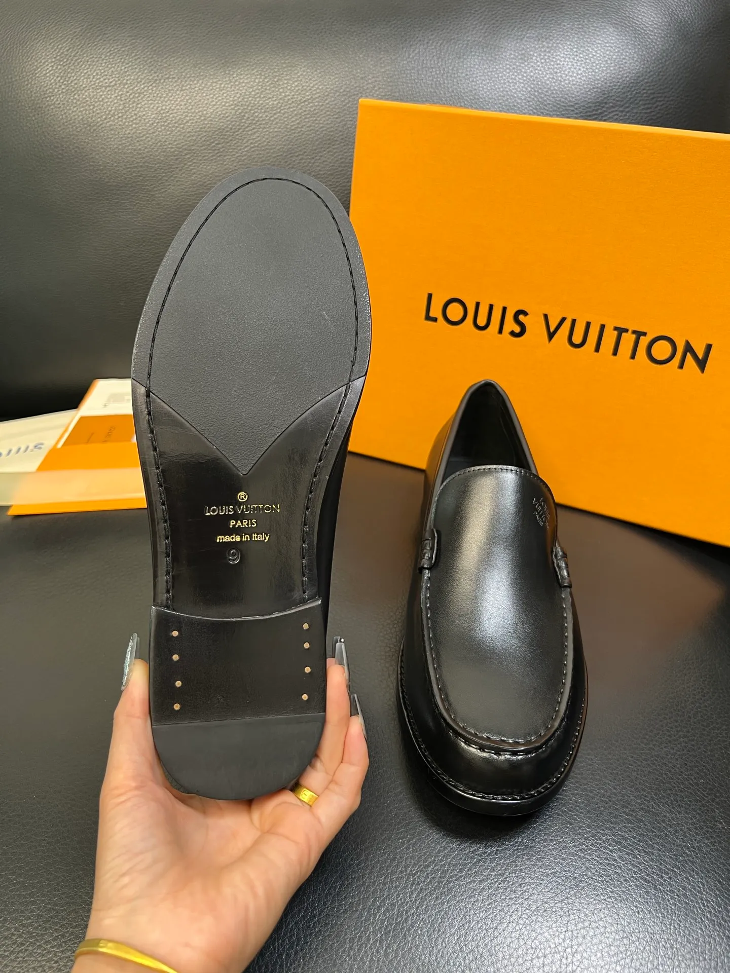 Men's shoes 💰920 Lv high quality top crafts Louis Vuitton leather shoes counter synchronized with original factory configuration, uppers imported from Italy, imported water-dyed cowhide lining, soles: original genuine leather soles specially provided by the original factory, original factory and single goods, welcome to compare, code number 39-44 (customized 38 45 46)